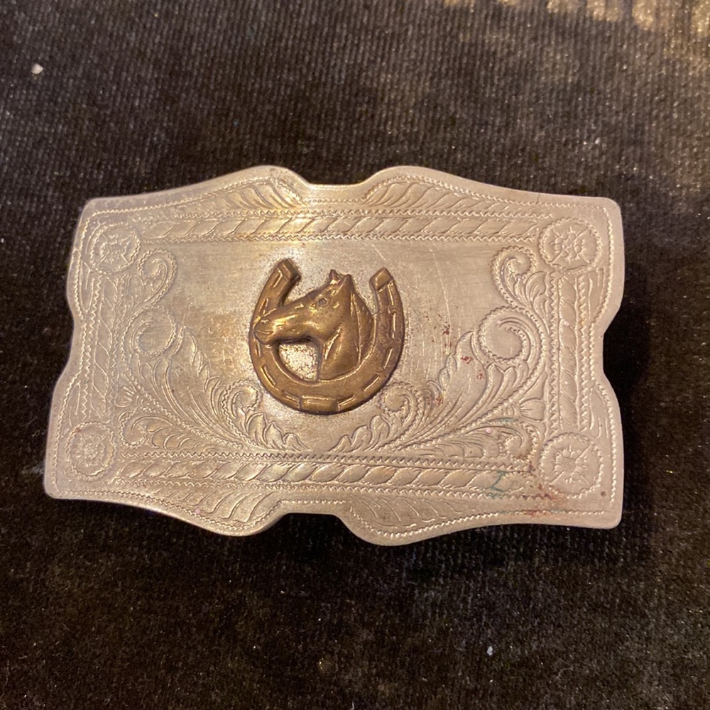 4 Assorted Belt Buckles - Picture 4 of 9